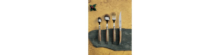 Please contact us for a full cutlery set : Mocha coffe spoon - dessert fork - cake fork Serving set - salad set - fish set - carving set - cheese set or cheese knife - butter knife - bred knife - ladle - foie gras knife and wire- leg of lamb holder - pie server All sets are coming in an oak wooden box